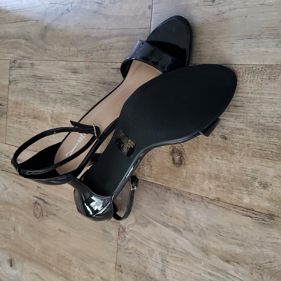 Y• Not? Heels - Picture 2 of 2